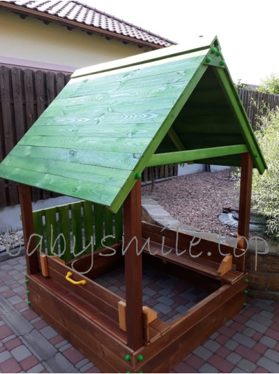 Будиночок-пісочниця з кришкою і лавками